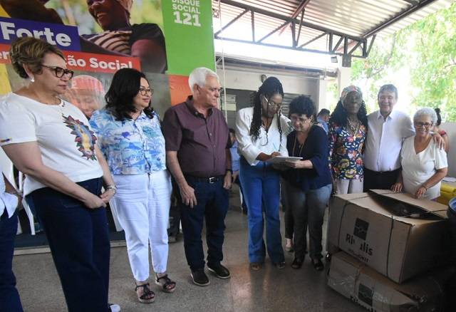 Senadora Jussara Lima na visita á comunidade quilombola do Mimbó, em Amarante
